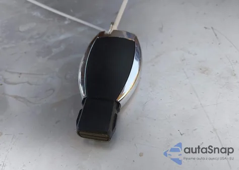 2007 Mercedes-Benz S 550 4Matic z USA, uszkodzony, nr VIN WDDNG86X77A094019